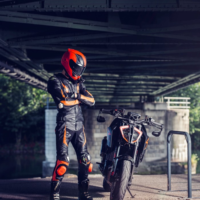 Ziegler-Digital Referenz - Motorrad Bild-Kreation für Instagram Influencer LifeOn2Wheels mit KTM 1290 Super Duke