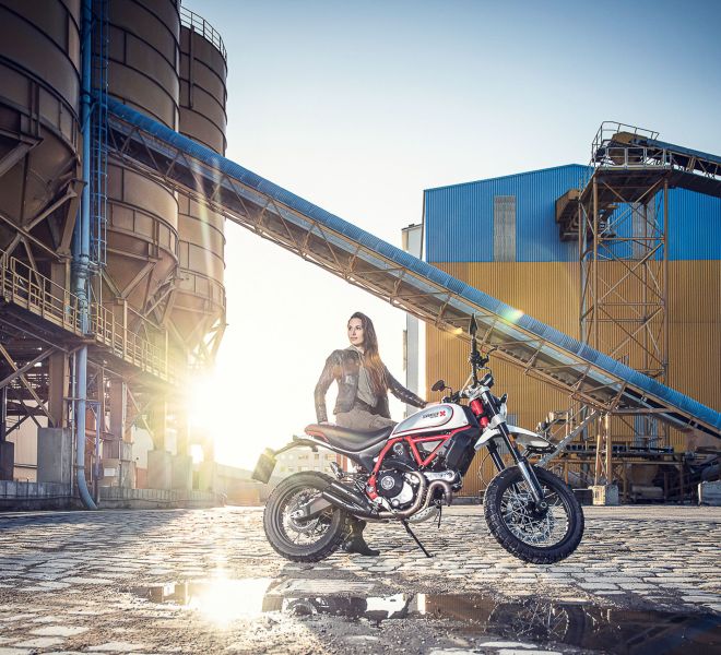 Ziegler-Digital Referenz - Motorrad Bild-Kreation für Instagram Influencerin MOTO.CAT